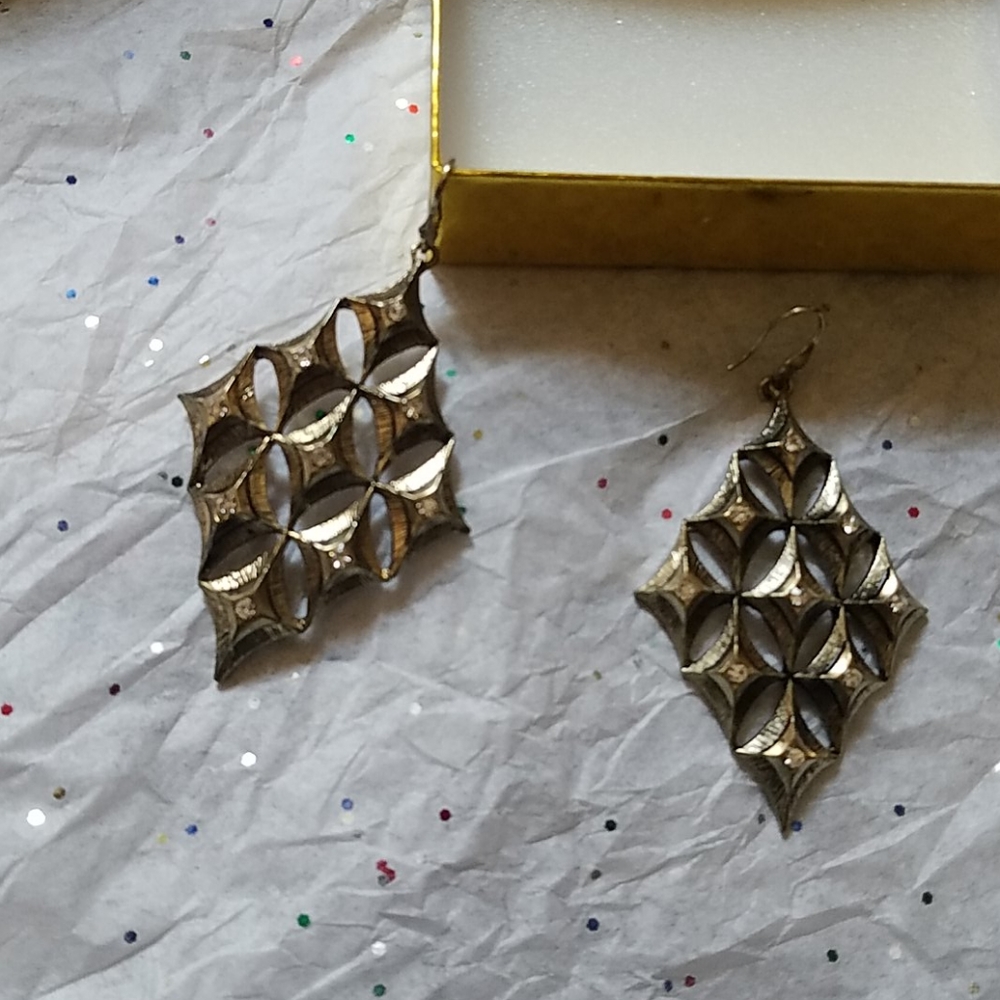 A gorgeous pair of earrings..